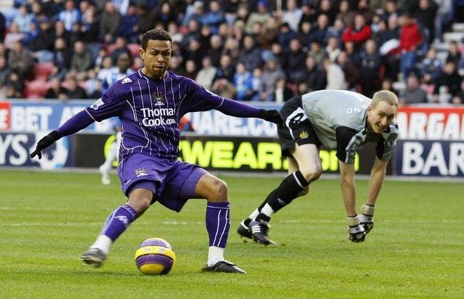 Revelado pelo Cruzeiro, Geovanni tambm passou por
Amrica, Barcelona, da Espanha, Benfica, de Portugal, Manchester City e Hull City, ambos da Inglaterra, SJ Earthquakes, dos Estados Unidos, Vitria e Bragantino
