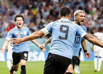 Meia do Flamengo é companheiro do novo atacante do Grêmio na Seleção Uruguaia; ambos disputaram a Copa de 2022, mas não conseguiram passar da fase de grupos