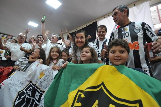 GaloCuia, nesse sbado (19), reuniu dezenas de atleticanos em 'concentrao' para a Supercopa do Brasil contra o Flamengo. As equipes se enfrentam no domingo, na Arena Pantanal, em busca do primeiro trofu da temporada 2022.