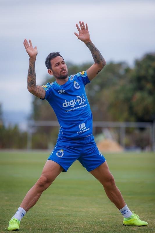 Treino do Cruzeiro nesta segunda-feira, na Toca da Raposa II. Time de Rogrio Ceni enfrenta o Cear na quarta-feira, s 19h30, no Castelo, em Fortaleza, pela 21 rodada do Campeonato Brasileiro