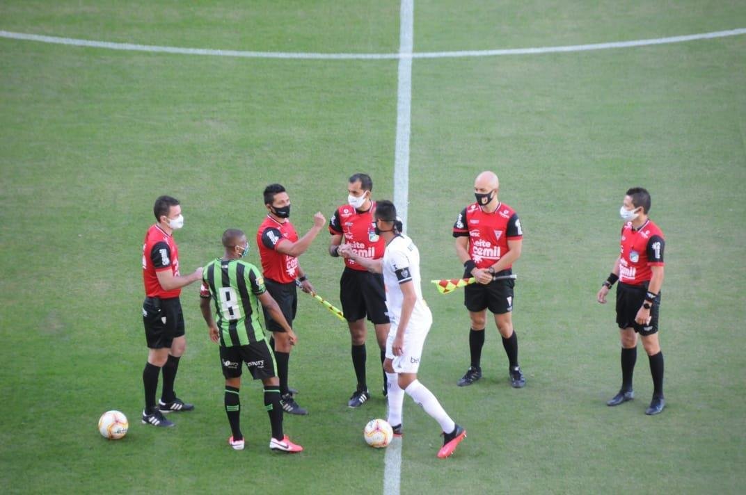Fotos do clssico entre Amrica e Atltico, no Independncia, em Belo Horizonte, pela 10 rodada do Campeonato Mineiro. Jogo marcou o retorno dos dois rivais ao futebol em plena pandemia do novo coronavrus (Juarez Rodrigues/EM/DAPress)