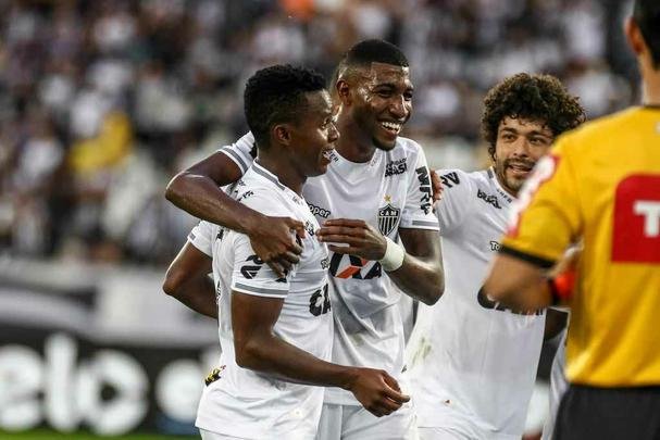 Veja as imagens do jogo entre Botafogo x Atlético, realizado no estádio Nilton Santos, no Rio de Janeiro