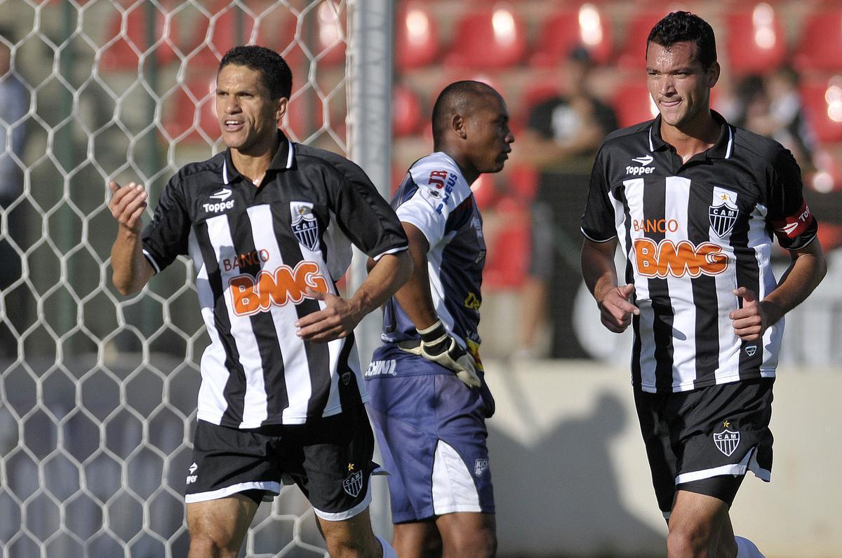 2010 - Nove vitrias, um empate e nove derrotas (49,1% de aproveitamento), com 33 gols marcados e 29 gols sofridos
