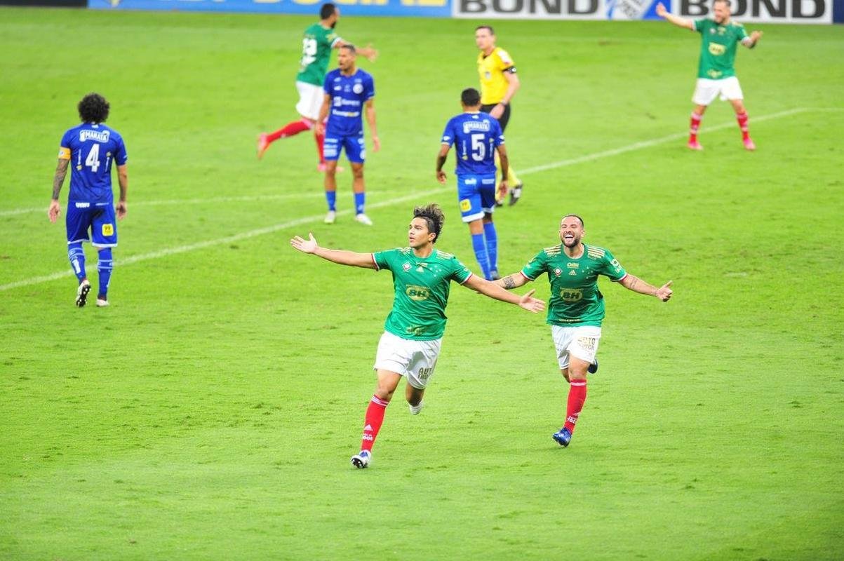 Fotos do jogo entre Cruzeiro e Confiana pela Srie B. Jogo  em Belo Horizonte marcou a volta da torcida cruzeirense ao Mineiro aps meses de ausncia devido  pandemia da COVID-19