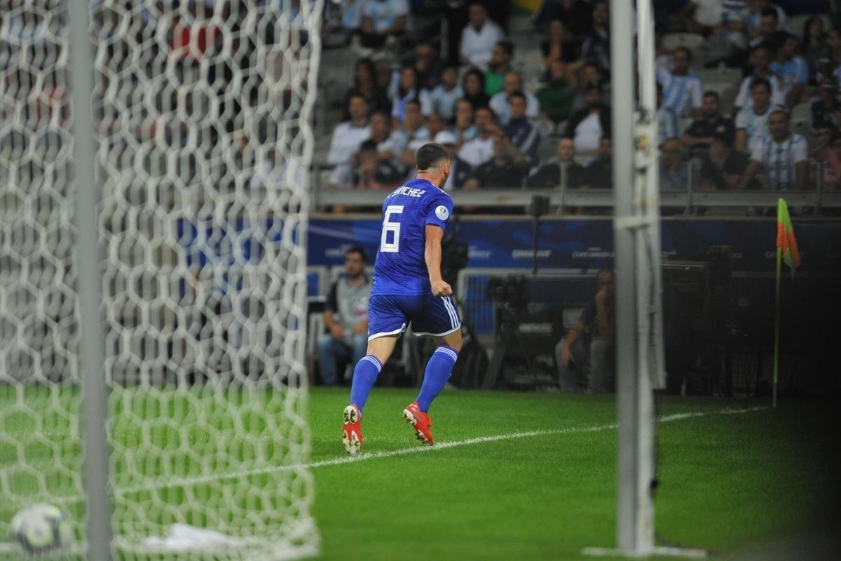 Fotos do duelo entre Argentina e Paraguai, no Mineiro, pela Copa Amrica