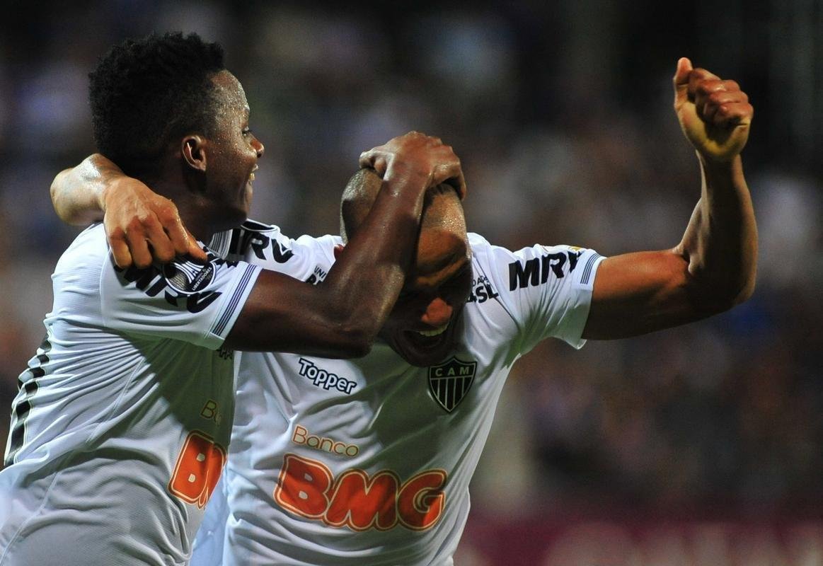 Cazares marcou o segundo gol do Atltico na vitria por 2 a 0 sobre o Defensor, em Montevidu