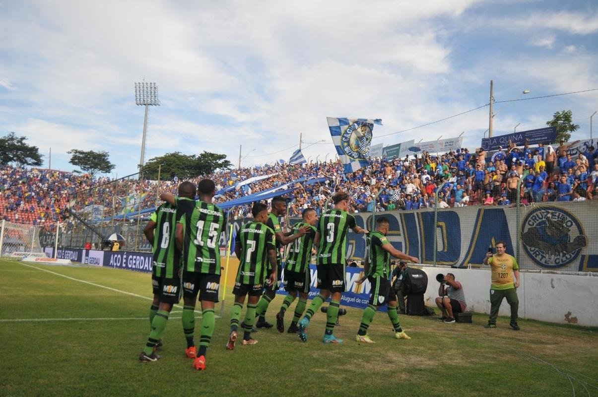 Cruzeiro e Amrica se enfrentaram na Arena do Jacar, em Sete Lagoas, pelo jogo de ida da semifinal do Campeonato Mineiro