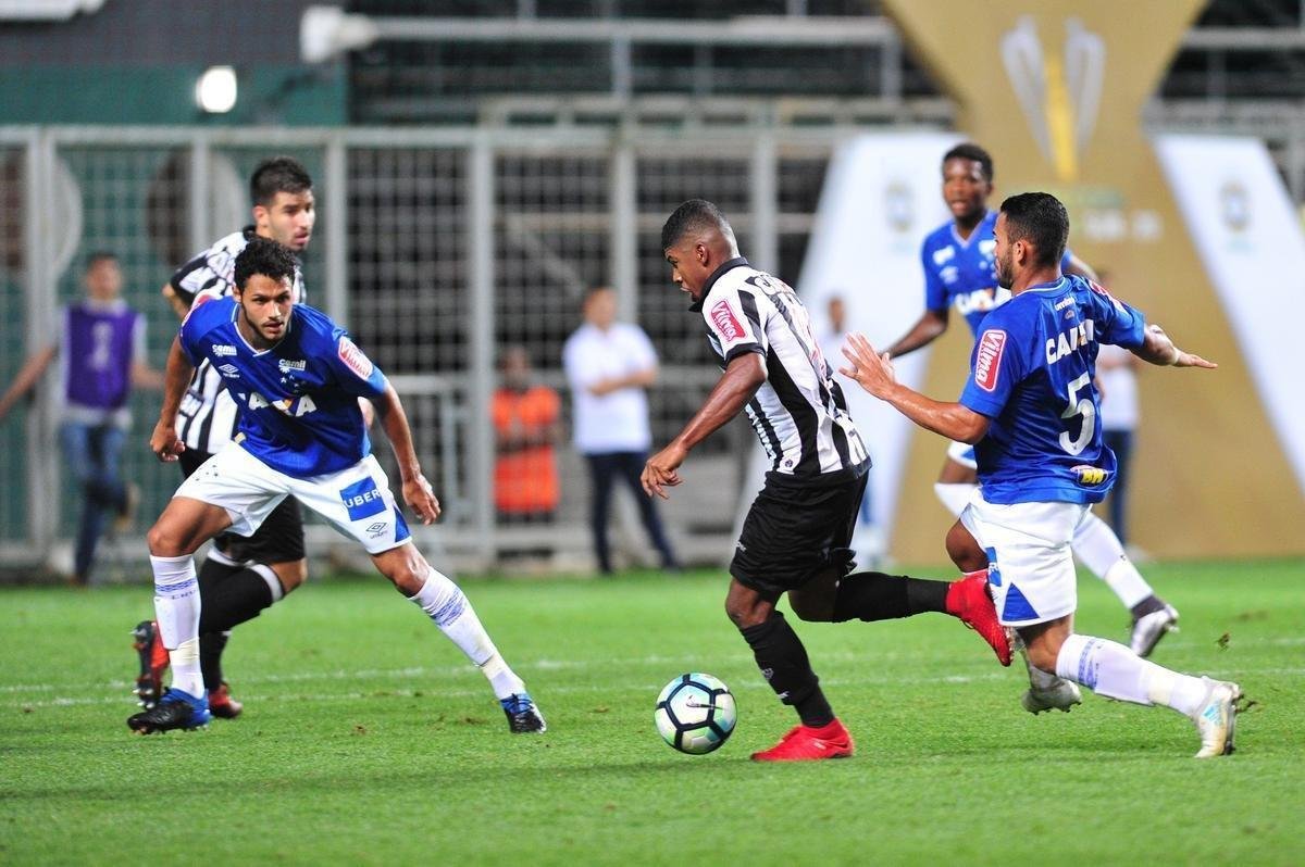 Aps por 2 a 2 no tempo normal, Cruzeiro derrotou Atltico por 4 a 2 nas penalidades e se sagrou campeo de torneio indito. Em 2018, clube celeste disputar a Copa Libertadores da categoria