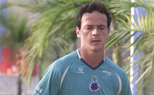 Fernando Diniz como jogador do Cruzeiro em 2004
