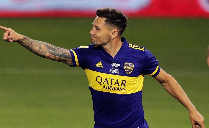 O atacante Mauro Zárate foi o 18° reforço do América para a temporada. O jogador de 34 anos assinou contrato com o clube até o fim de 2021.