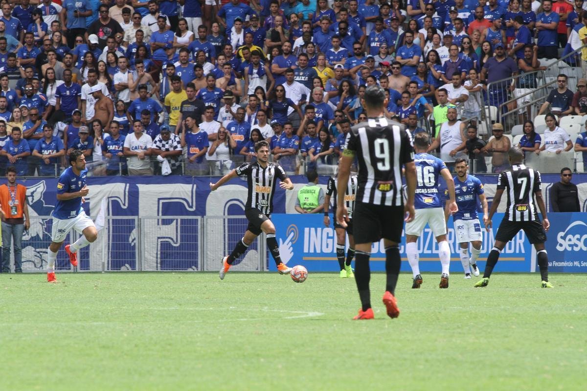 Fred abriu o placar para o Cruzeiro aos 15 minutos do segundo tempo em cobrana de pnalti