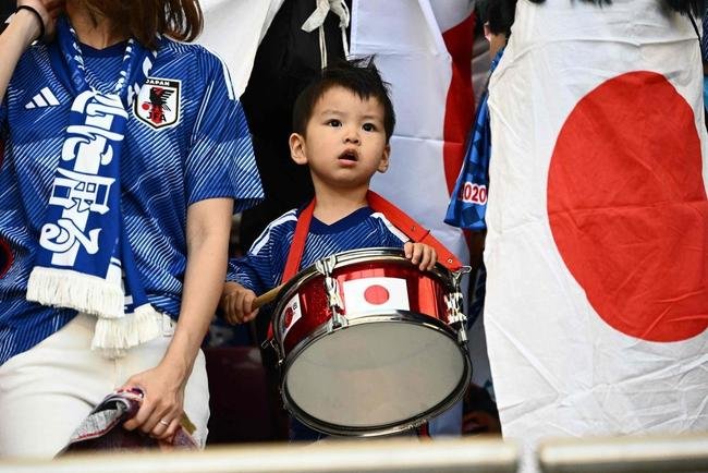 Torcedores nas arquibancadas do Estdio Internacional Khalifa, em Doha, na partida entre Alemanha e Japo, pelo Grupo E da Copa do Mundo 