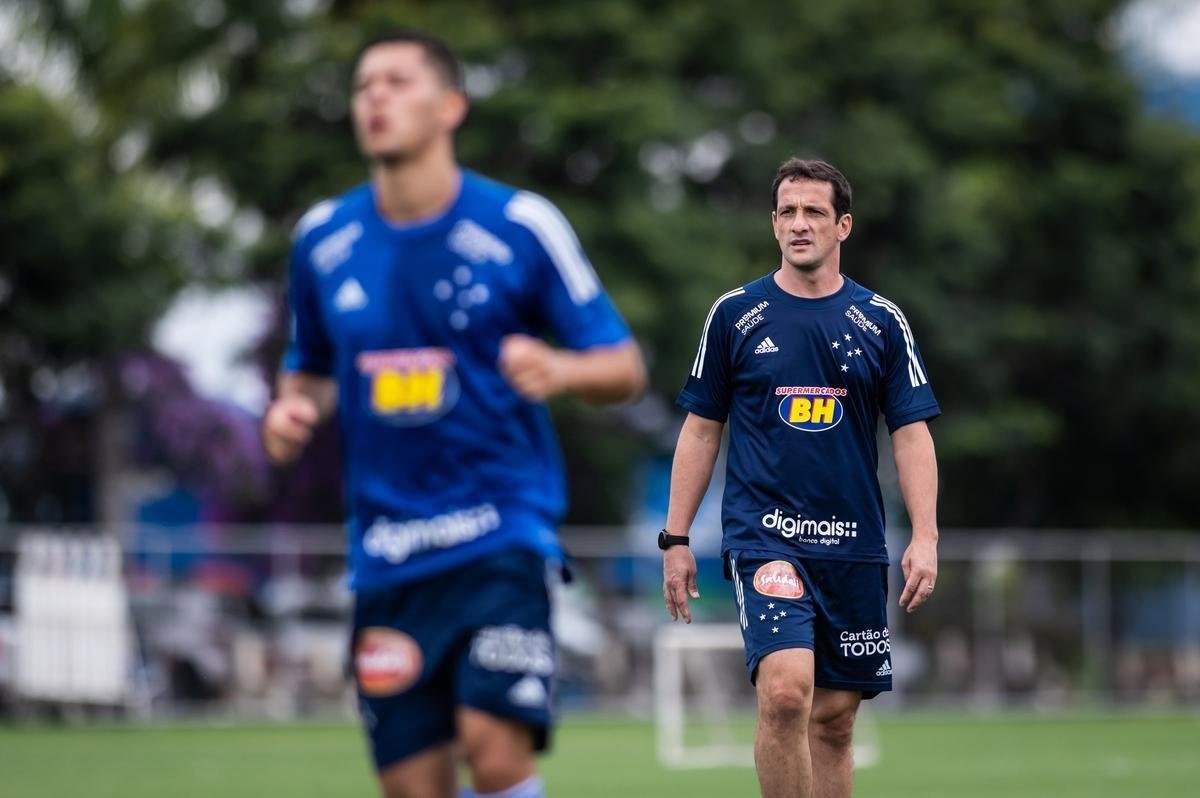 Imagens do primeiro dia de pr-temporada do Cruzeiro, na Toca da Raposa II
