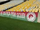 Torcida do Fluminense protesta por justia para torcedor morto