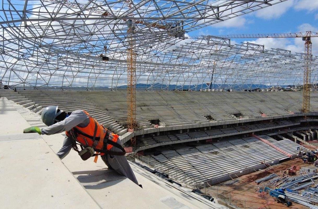 Estdio do Atltico est com 49% das obras concludas, as arquibancadas superiores foram finalizadas e o trabalho atualmente est focado nas instalaes internas, alvenaria e montagem da cobertura e estruturas.