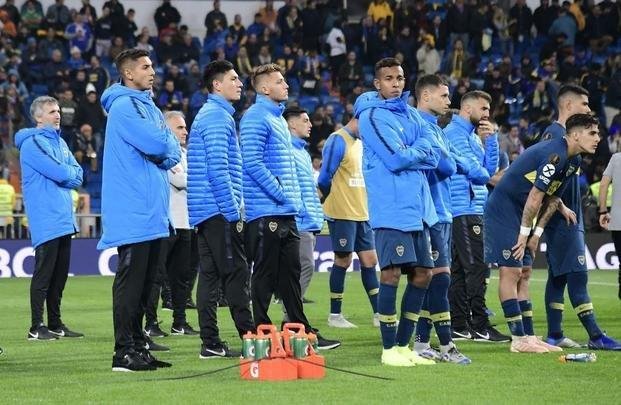 Jogadores do Boca Juniors assistem à festa do rival River Plate em Madri