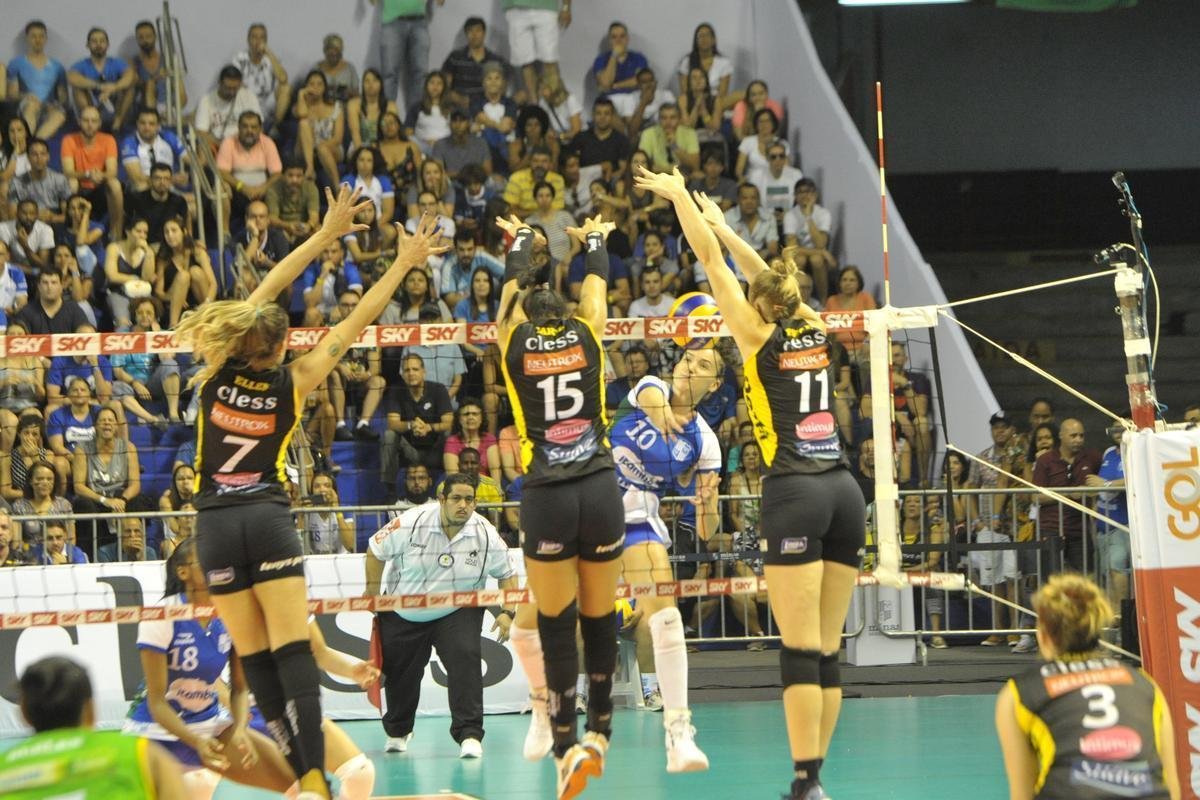 Minas x Praia: veja fotos da primeira partida da final