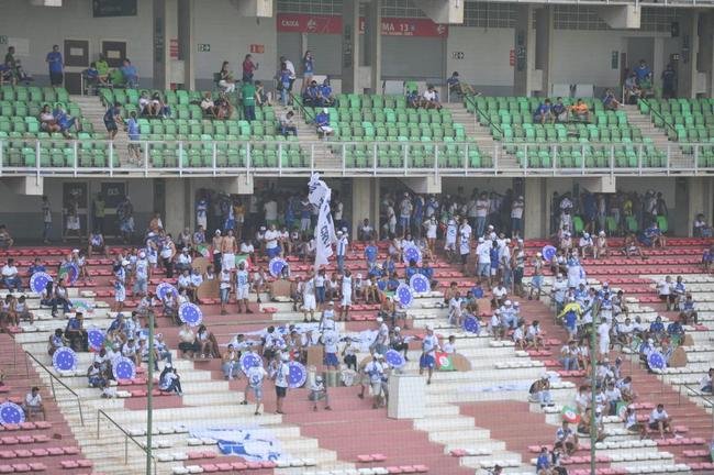 Torcida do Cruzeiro chega ao Independncia para o primeiro jogo com pblico no estdio durante a pandemia