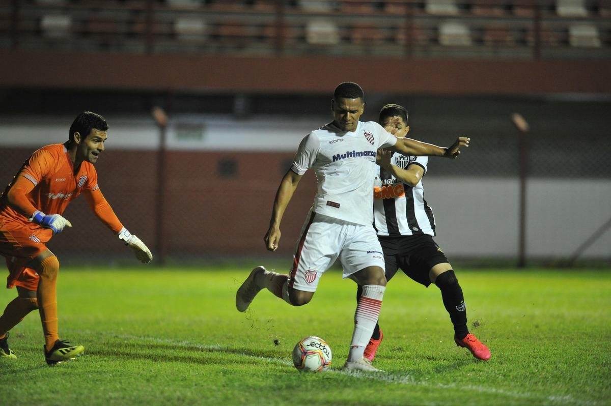 Villa Nova e Atltico se enfrentaram no Alapo do Bonfim, em Nova Lima, pelo Campeonato Mineiro