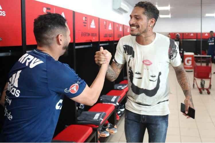 De volta ao Flamengo, Guerrero treina com o grupo pela primeira vez; vídeo