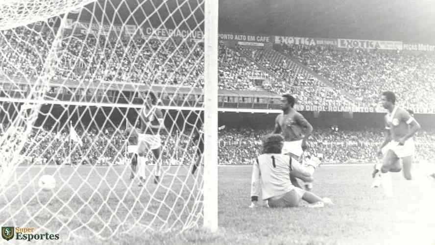 Cruzeiro derrotou Inter por 5 a 4 na estreia da Copa Libertadores de 1976. Palhinha, aos 3 e 10 minutos do 1T, Joozinho, aos 21 min do 1T e aos 18 min do 2T, e Nelinho, aos 40 min do 2T marcaram os gols celestes no triunfo