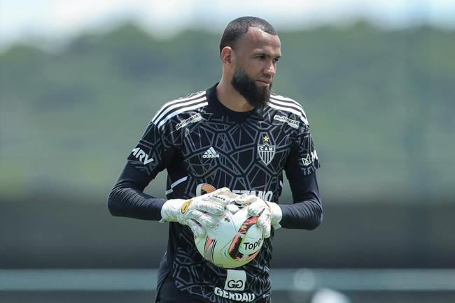 Pavon est liberado pelo departamento mdico e retornou aos treinos com o grupo do Atltico