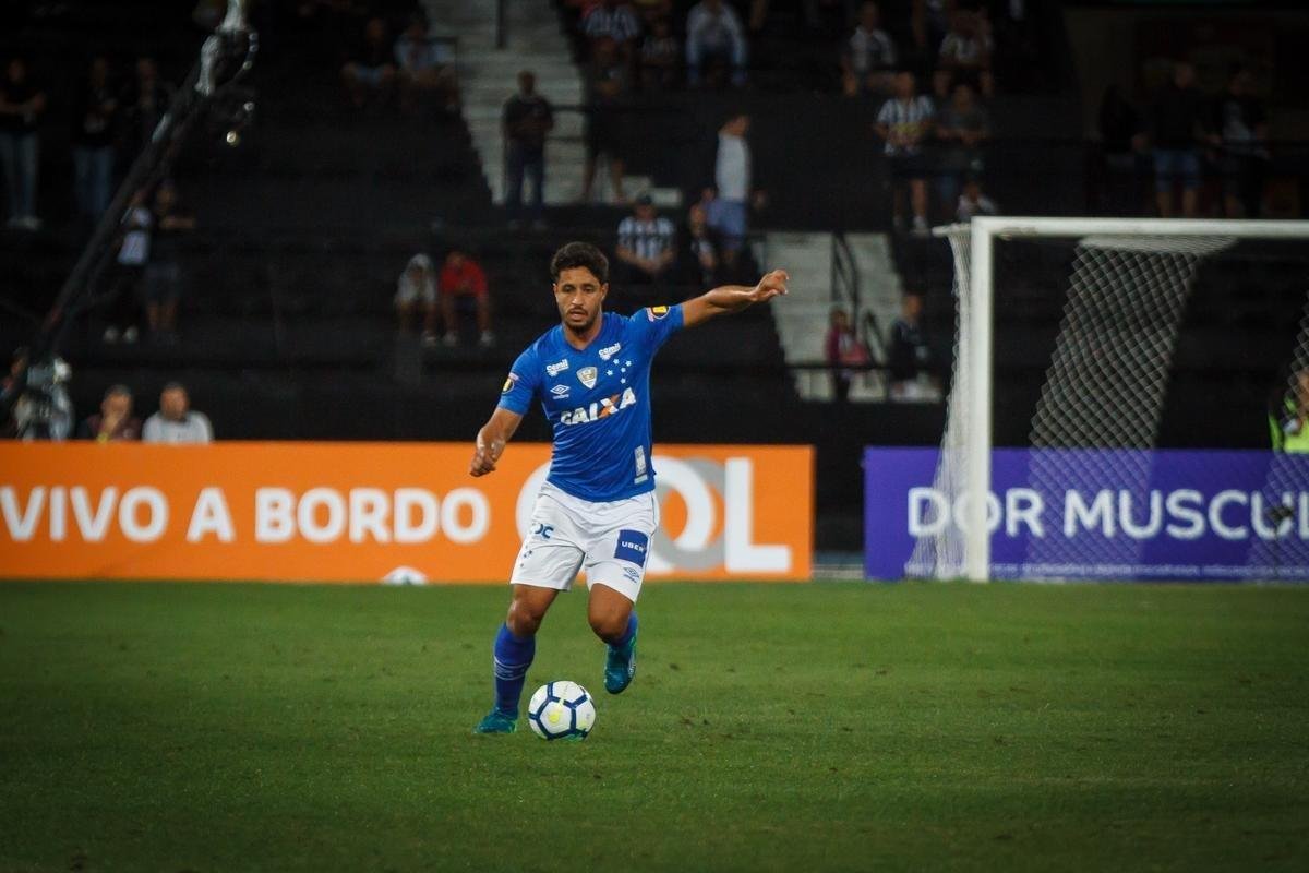 Imagens do jogo entre Botafogo e Cruzeiro, no Estdio Nilton Santos, no Rio de Janeiro