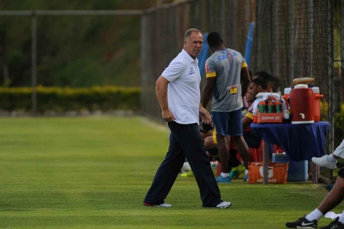Imagens do jogo-treino entre Cruzeiro e guia, na Toca da Raposa II