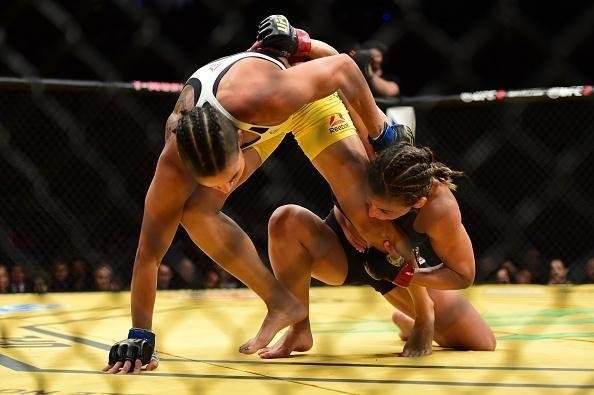 Fotos da grande vitória de Amanda Nunes pelo cinturão do UFC
