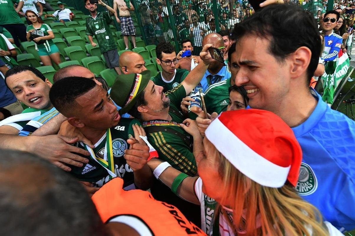 Palmeiras vence Chapecoense no Allianz Parque e conquista nono ttulo brasileiro. Dudu ergueu a taa