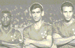 Pedro Paulo (esq) foi o lateral-direito em 1966. Ele era chamado pela torcida de 'PP', e era conhecido pela marcao forte. Nos jogos no Mineiro, os torcedores celestes entoavam o apelido do jogador para intimidar os craques adversrios. Ele faleceu em 2008 na capital mineira. 