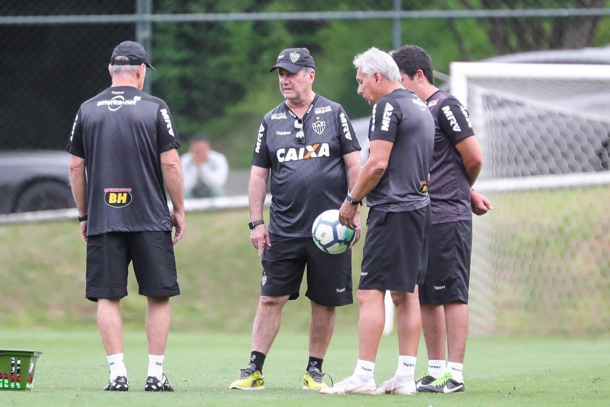 Veja, em fotos, como foi o primeiro treino de Levir Culpi nesta quinta passagem pelo Atltico