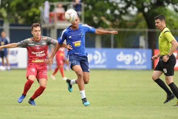 Com gol de Judivan e sob olhares dos membros do Ncleo Dirigente Transitrio, Raposa bateu o Bugre por 1 a 0