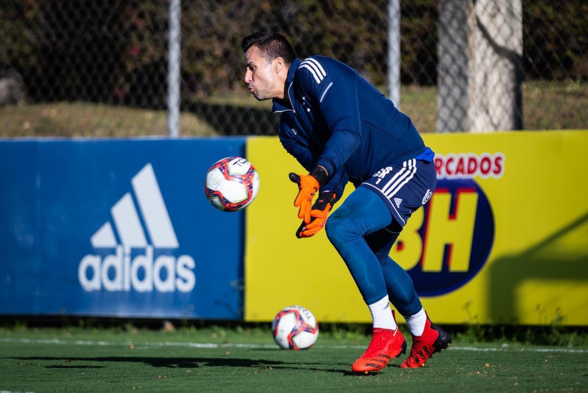 Fotos do treino do Cruzeiro na tarde desta quinta-feira (19/8), na Toca da Raposa II, em Belo Horizonte. Time fechou a preparao para enfrentar o Confiana, s 21h30 desta sexta-feira, no Mineiro
