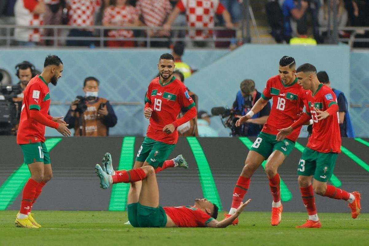 Achraf Dari empatou para o Marrocos menos de dois minutos depois de a Crocia sair na frente: 1 a 1