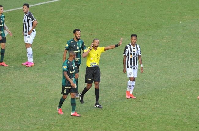 Fotos do jogo de ida da final do Campeonato Mineiro, entre Amrica e Atltico, no Independncia, em Belo Horizonte
