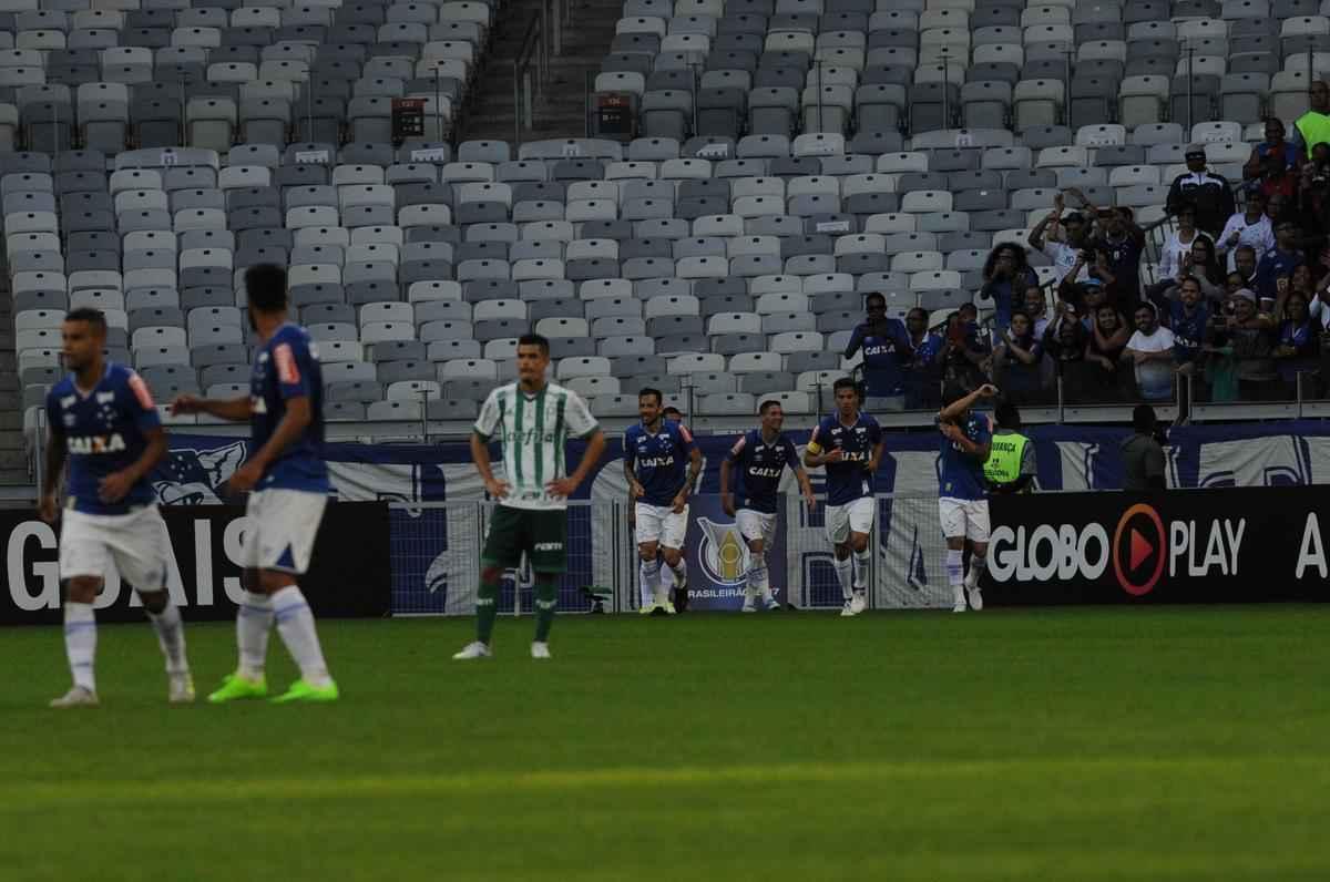 Lance de Cruzeiro e Palmeiras pela 12 rodada do Campeonato Brasileiro 