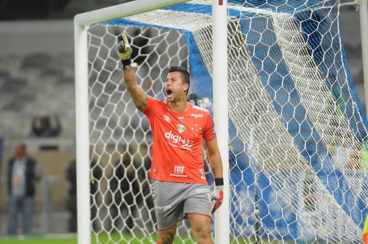 Depois de empate por 2 a 2 no tempo normal, Cruzeiro derrotou Fluminense por 3 a 1 nos pnaltis e avanou s quartas de final da Copa do Brasil. Fbio pegou uma cobrana; Sass, Pedro Rocha e Thiago Neves converteram para a Raposa