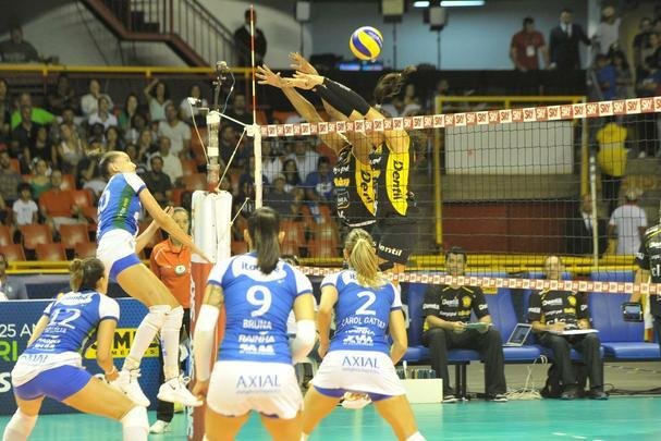 Minas x Praia: veja fotos da primeira partida da final