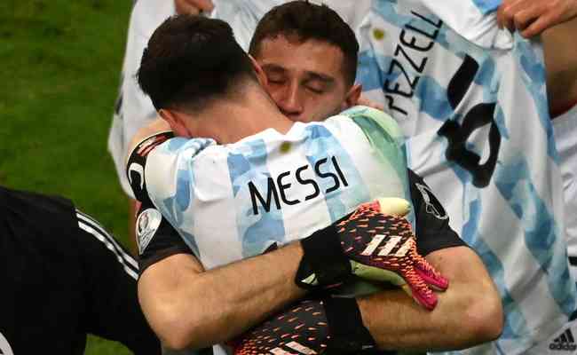 Emiliano Martnez brilhou nos pnaltis e levou Argentina de Messi  final contra o Brasil 