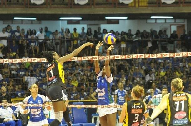 Minas x Praia: veja fotos da primeira partida da final