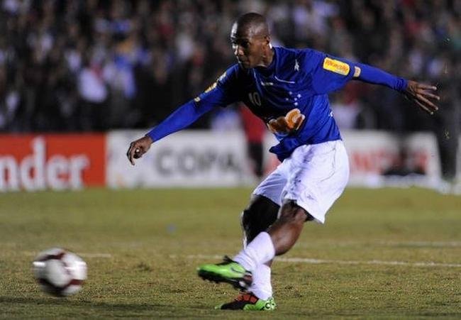 Gilberto marcou gol nas oitavas de final da Libertadores 2010, contra o Nacional, no Uruguai
