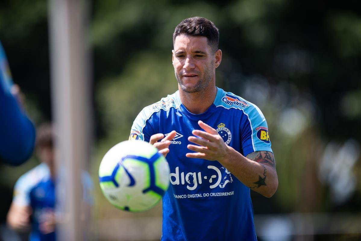 Cruzeiro treinou neste sbado na Toca da Raposa II e concluiu preparao para jogo com o Grmio, neste domingo, s 11h, no Independncia, pela 18 rodada do Brasileiro