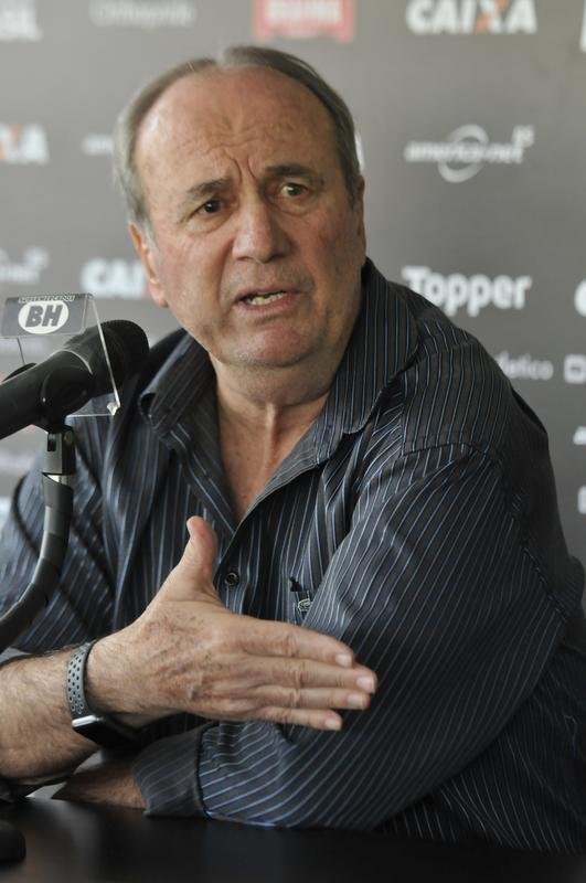 Levir Culpi foi apresentado pela diretoria na Cidade do Galo, enquanto os jogadores treinavam