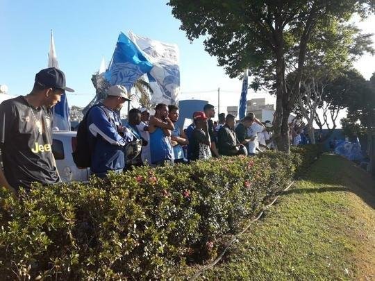 Torcida viu minutos iniciais do treino desta quinta-feira