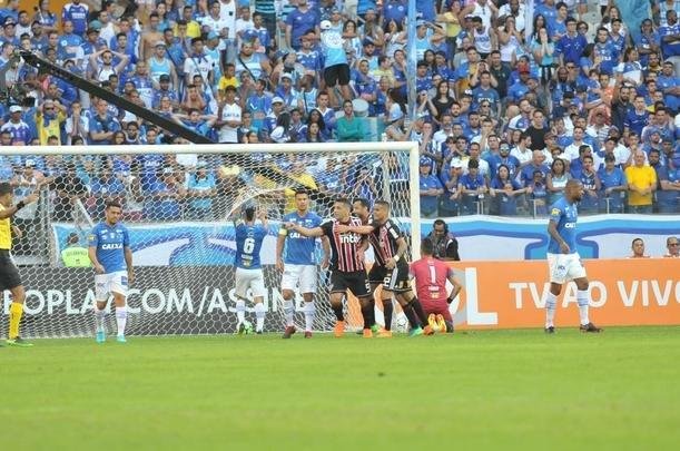 Fotos do jogo entre Cruzeiro e So Paulo