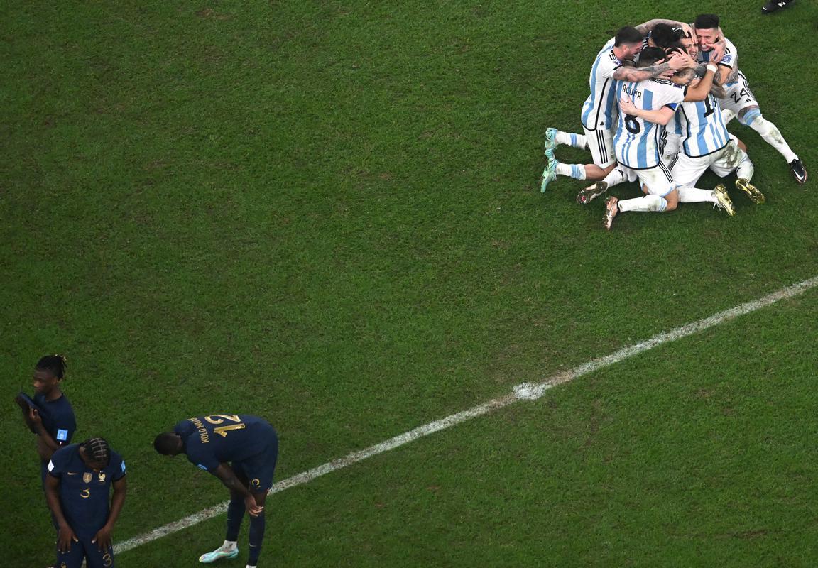 Argentina venceu a Frana por 4 a 2 nos pnaltis, depois de empate por 3 a 3, e finalmente soltou o grito de tricampe do mundo