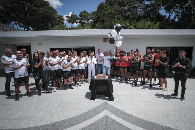 Comemorao pelo aniversrio do Galo e treino