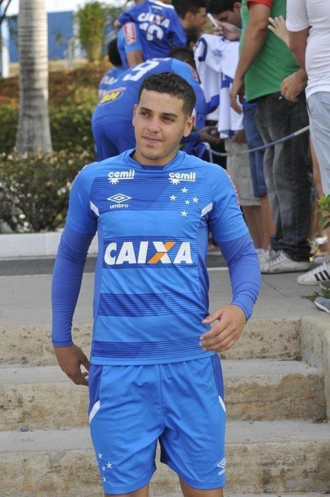Messidoro (meia) - contrapeso na venda do atacante Ramn bila ao Boca Juniors, o argentino no foi muito aproveitado pelo tcnico Mano Menezes e disputou somente quatro partidas.