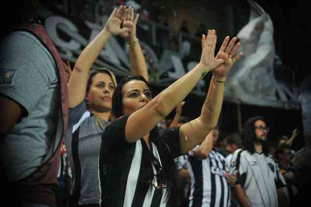 Torcida deu grande apoio ao time em vitria sobre o Corinthians e protestou muito contra gol anulado de Rger Guedes, no primeiro tempo. 